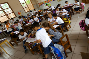 g Die Schüler lernen den Vokal